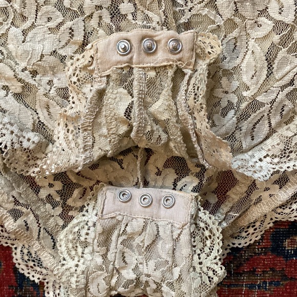 Lace bodysuit - Picture 7 of 16